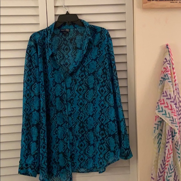 Unisex button down - Picture 1 of 2